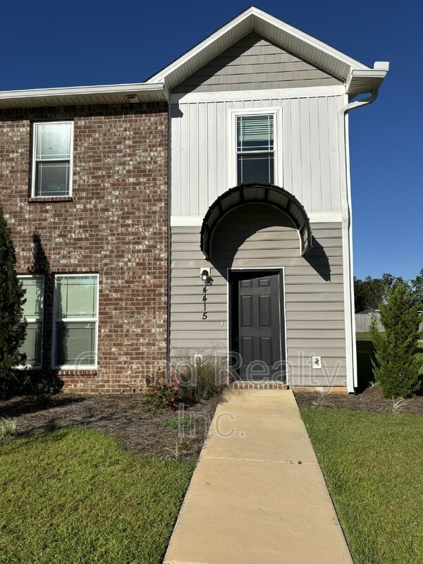 Primary Photo - 4415 Village Oak Ln