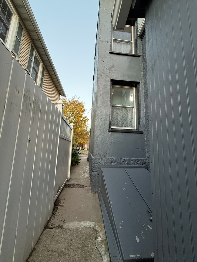 Building Photo - 24 McDonald St