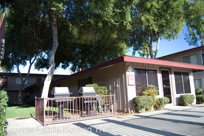 Building Photo - 460-460 Graves Ave