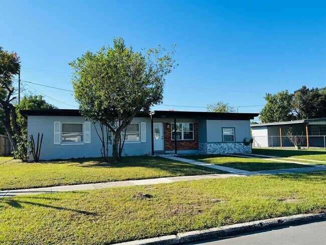 Building Photo - 7024 Moderna Way