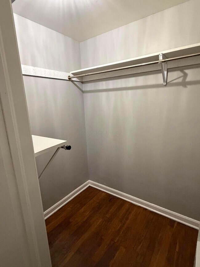 Building Photo - 346 Main St