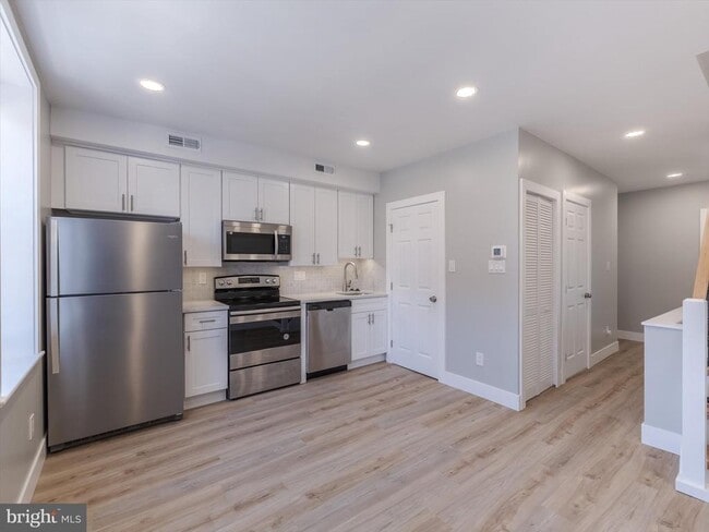 Building Photo - 672 N 19th St