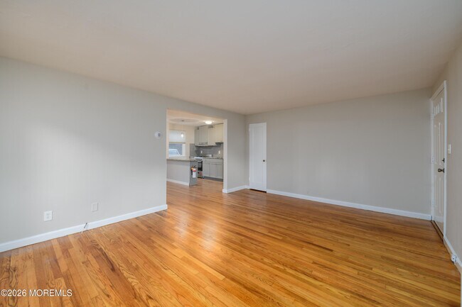 Building Photo - 66 Manor Dr