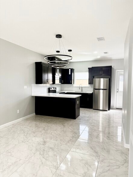 Open concept kitchen - 2108 E Viviana St