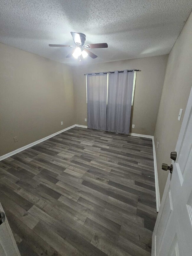 Building Photo - Fantastic Full Brick 3 Bedroom, 2 Bath home with fenced Backyard. This home also welcomes Sec 8 H...