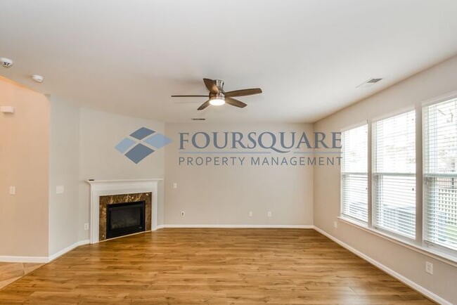 Building Photo - Townhome | 3rd Floor Bonus Room | Fenced Y...