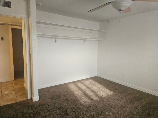 Building Photo - Unfurnished Long Term