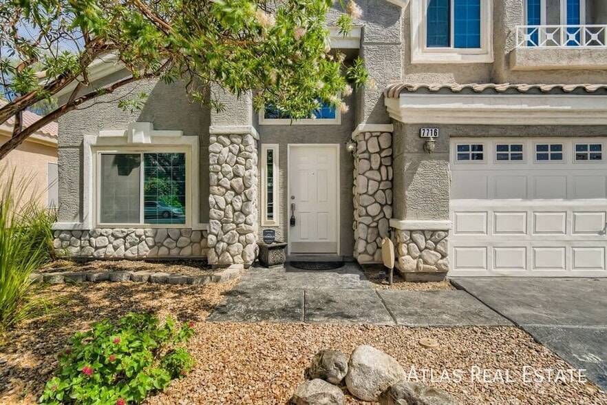 Primary Photo - 7716 Robinglen Ave