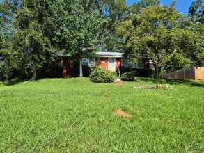 Building Photo - 1129 Magnolia Dr