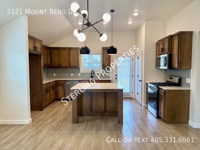 Building Photo - 3121 Mt Nebo Dr