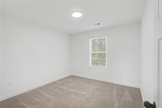 Building Photo - 24 Rocky Cir NE