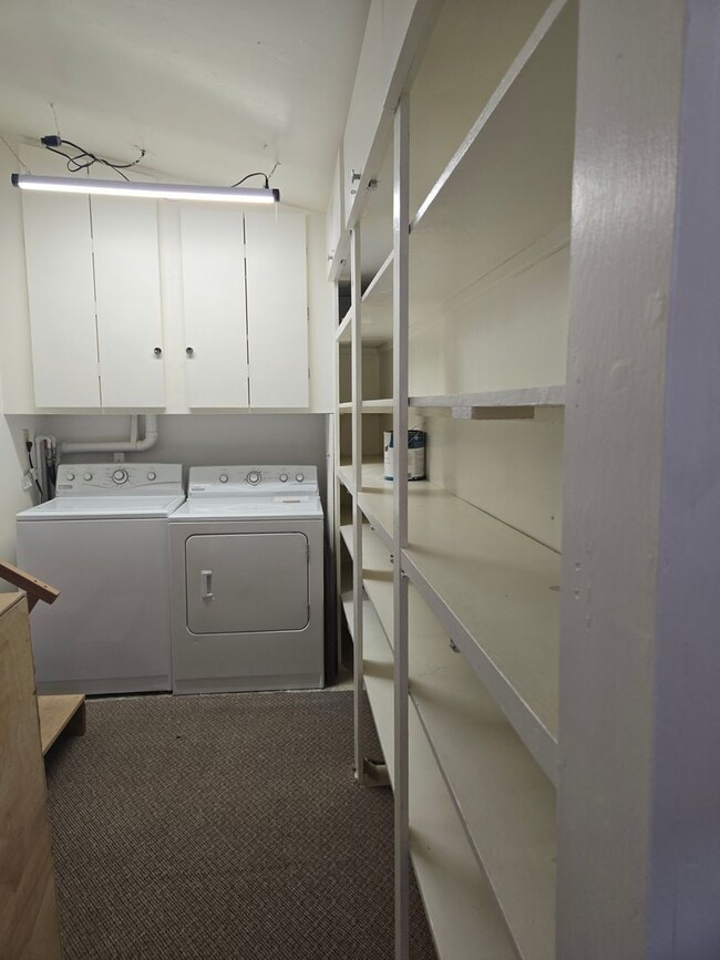 Building Photo - Three Bedroom Home - Single Car Attached Garage - in Townsend!