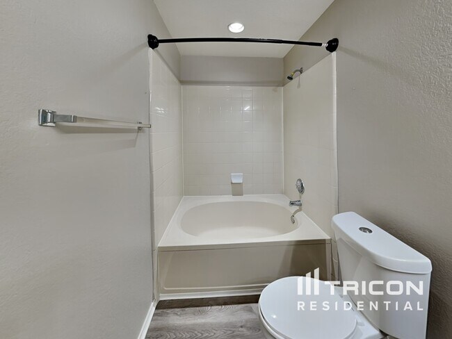 Building Photo - 5926 Ironmill Creek