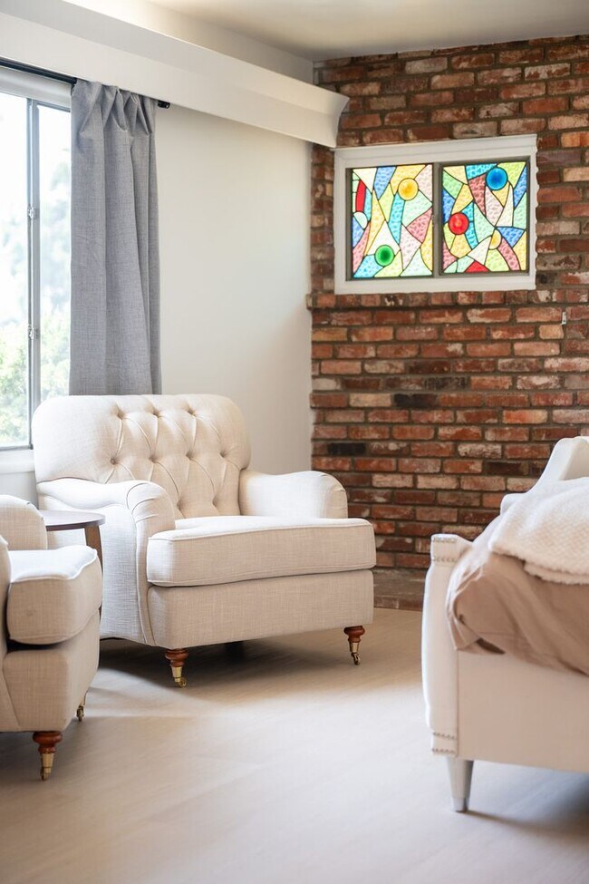 Building Photo - Relaxing 4BR Family Home Near Attractions ...