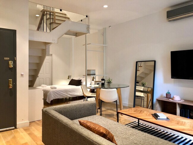 Building Photo - 126 E 37th St