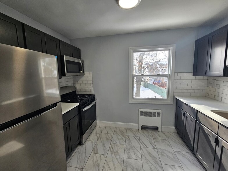 Building Photo - 353 S Center St