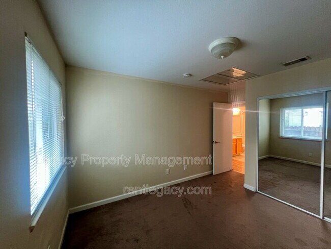 Building Photo - 1180 Camellia Ln