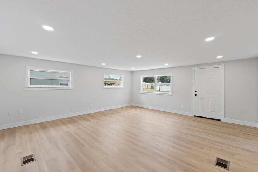 Building Photo - 1608 Knollwood Circle