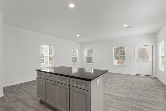 Building Photo - Spacious 4-Bedroom Townhome