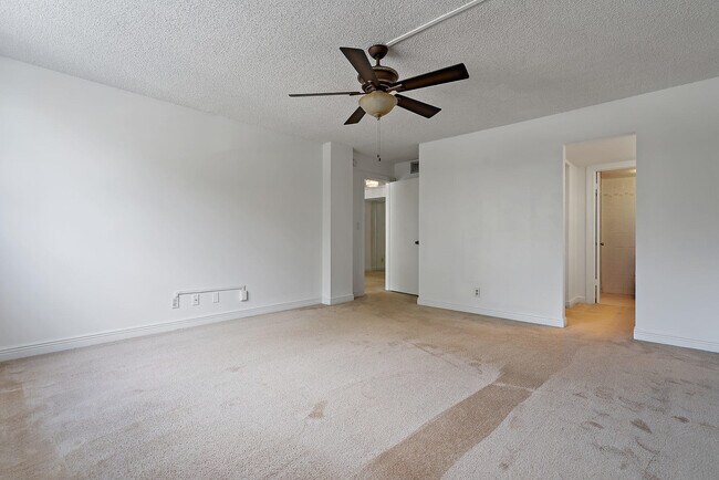 Building Photo - 630 Ocean Dr