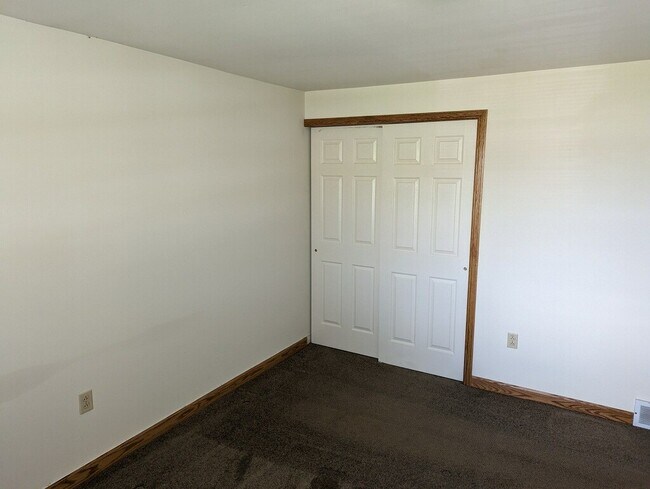 Bedroom - 6109 New Taylor Rd