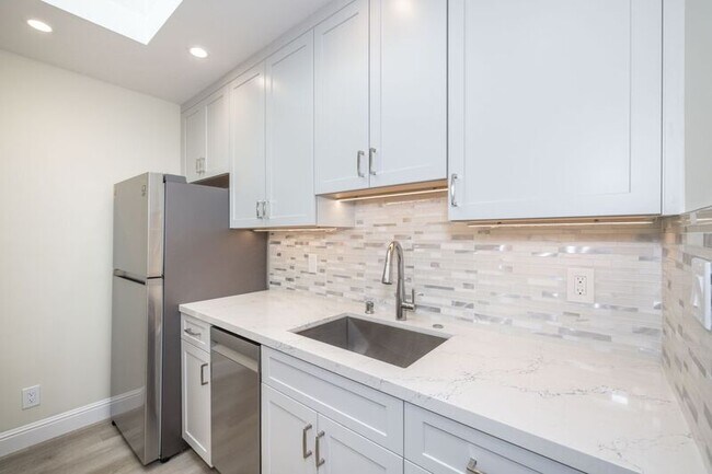 Building Photo - 1009 S Norfolk St