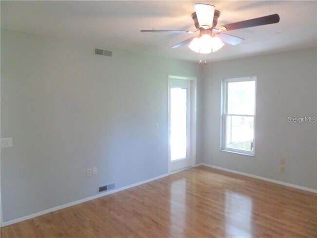 Building Photo - 3601 Garden Lakes Clenet