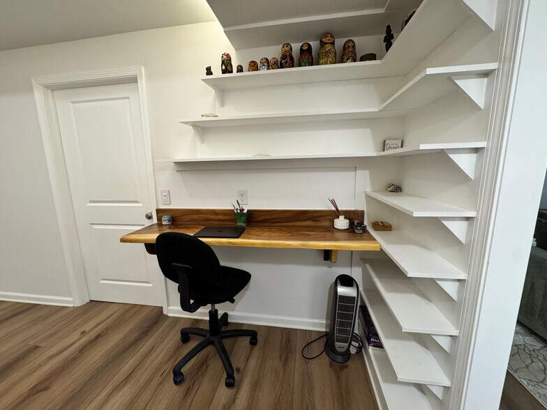 Building Photo - Room in Apartment on Wynfair Dr