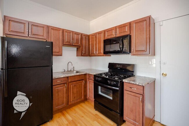 Building Photo - Cicero apartments! 5701-03 W Cermak Rd - 2206-2208 S 57th Ave