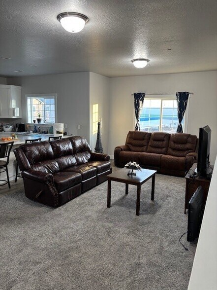 Building Photo - 180 W 1575 N