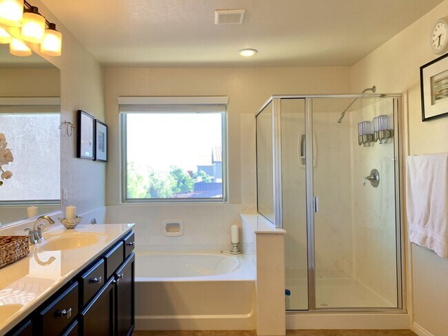 Building Photo - 372 Botanic Gardens Dr