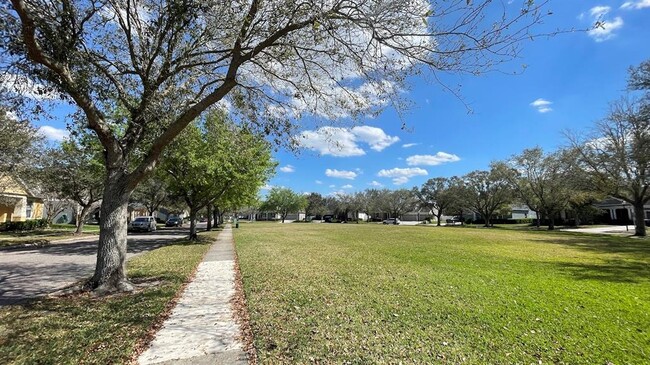 Building Photo - 1727 Saffron Plum Ln