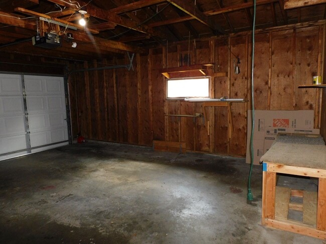 Building Photo - Beautiful 3 bedroom 2 bath Single Family H...