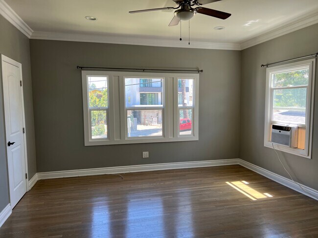 Primary Photo - 1441 Edgecliffe Dr