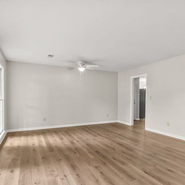 Building Photo - 4215 Smith St