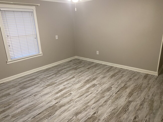 Building Photo - 510 Cedar St