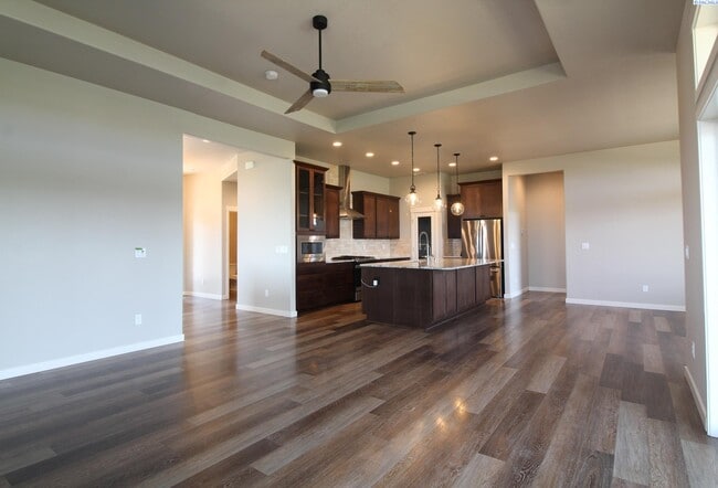 Building Photo - 4 Bed/2.5 Bath + an Office Home in Richland