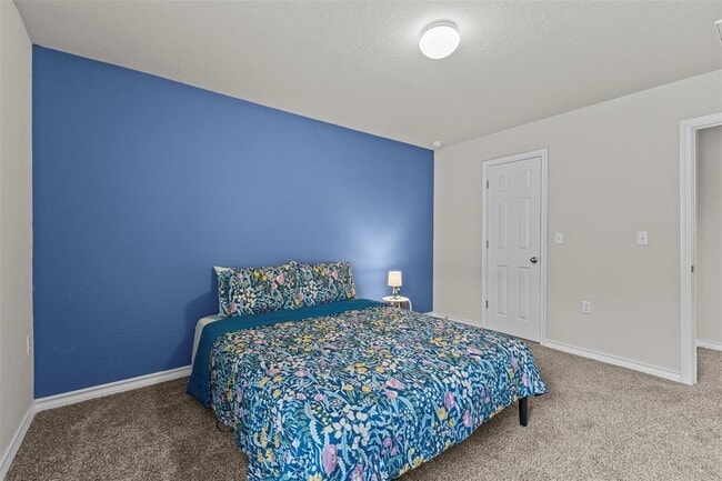 Building Photo - 11804 Saddle Rock Dr