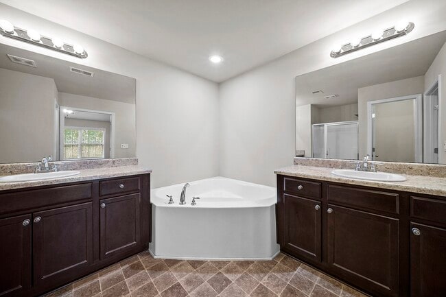 Building Photo - 232 Bobbie Way