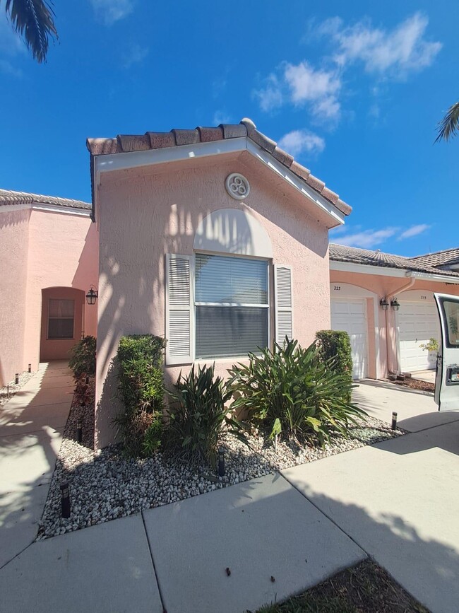 Primary Photo - 223 E Coral Trace Cir