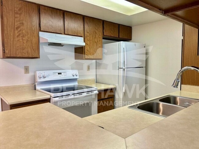 Building Photo - 1111 E University Dr