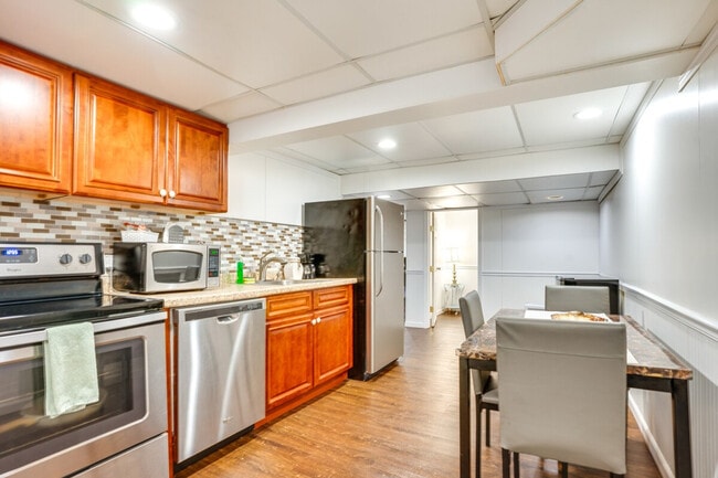 Building Photo - 112 Rockwood Pl