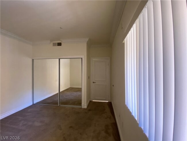 Building Photo - 270 E Flamingo Rd