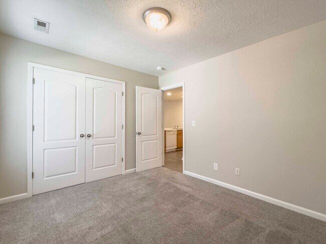 Building Photo - 1640 Golf Club Ln