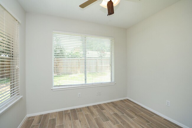Building Photo - 22318 Fincastle Dr