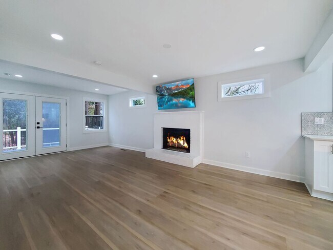 Building Photo - Minutes from Downtown Greenville in a Beautifully Remodeled Custom Home!