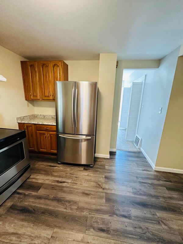 Building Photo - 121 Lincoln Ct