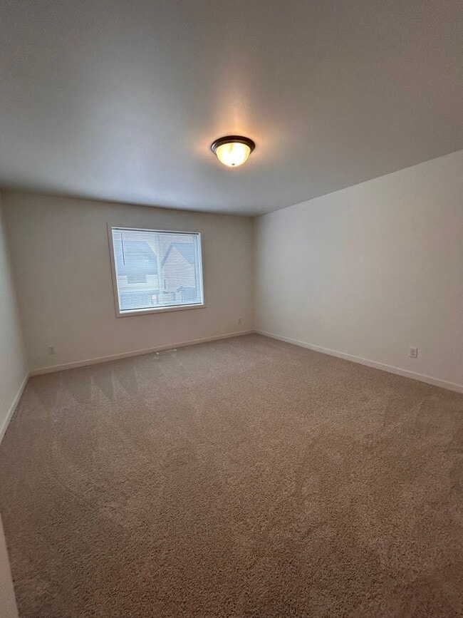 Building Photo - 3 Bed 3 Bath TownHome