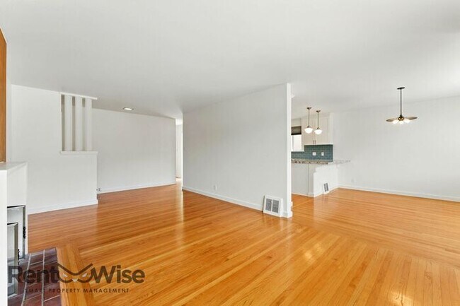 Building Photo - 61 Marview Way