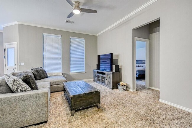 Building Photo - 2204 Alameda Park Dr